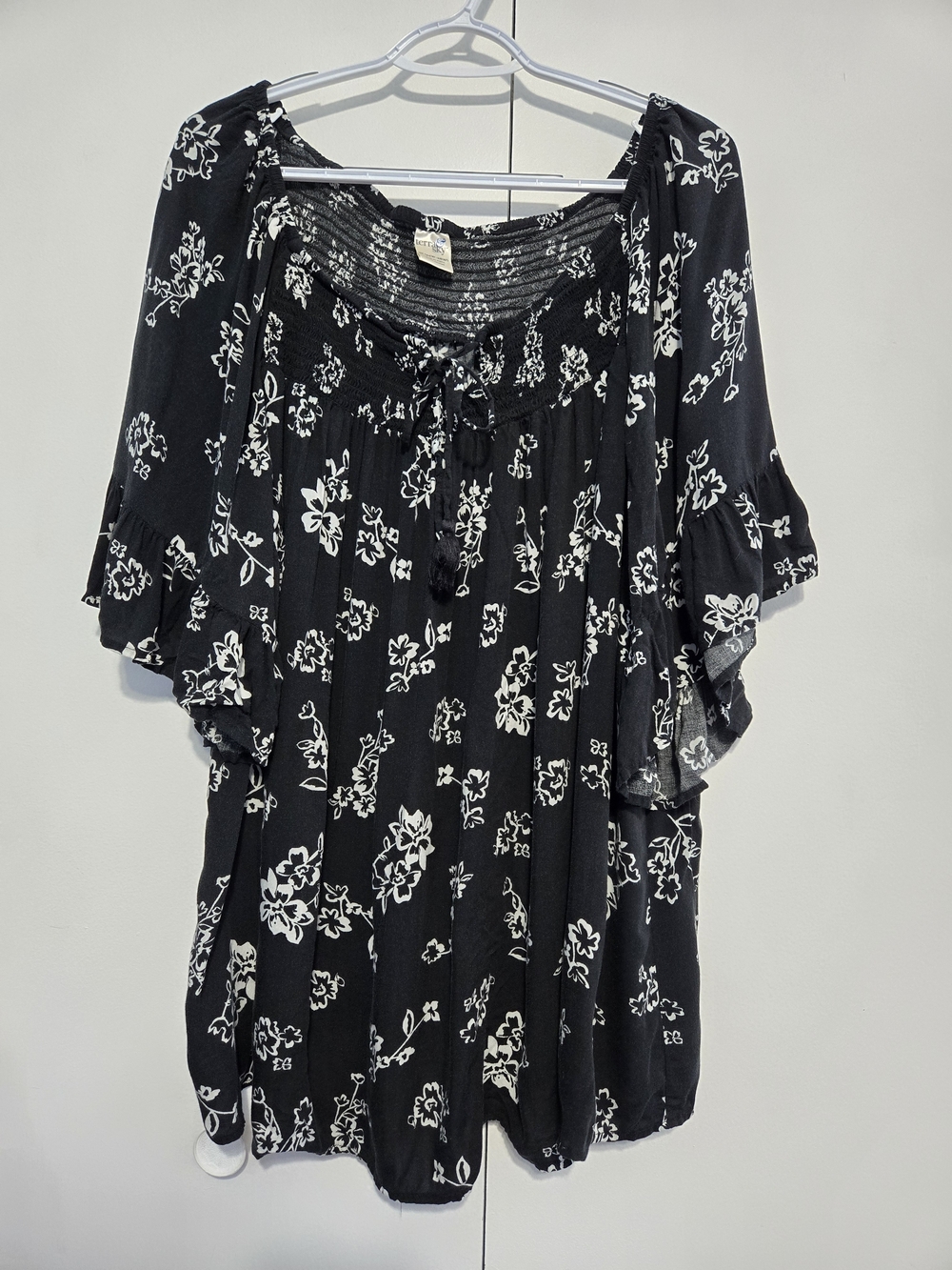 Terra & Sky 3X Black White Floral Peasant Blouse Rayon Boho Plus Size